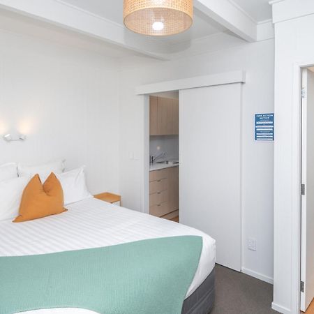 Whispering Sands Beachfront Motel 기즈번 외부 사진