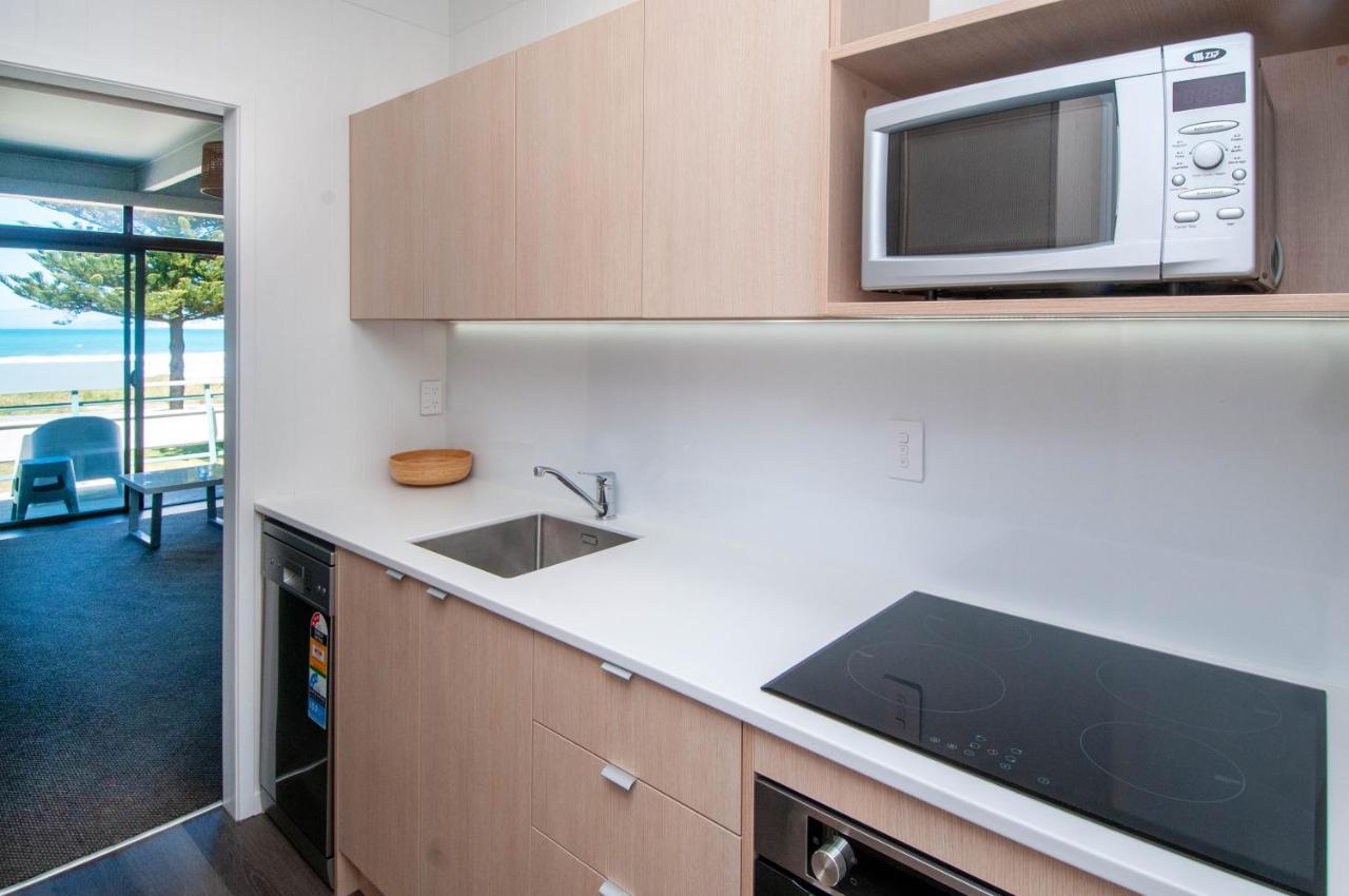 Whispering Sands Beachfront Motel 기즈번 외부 사진