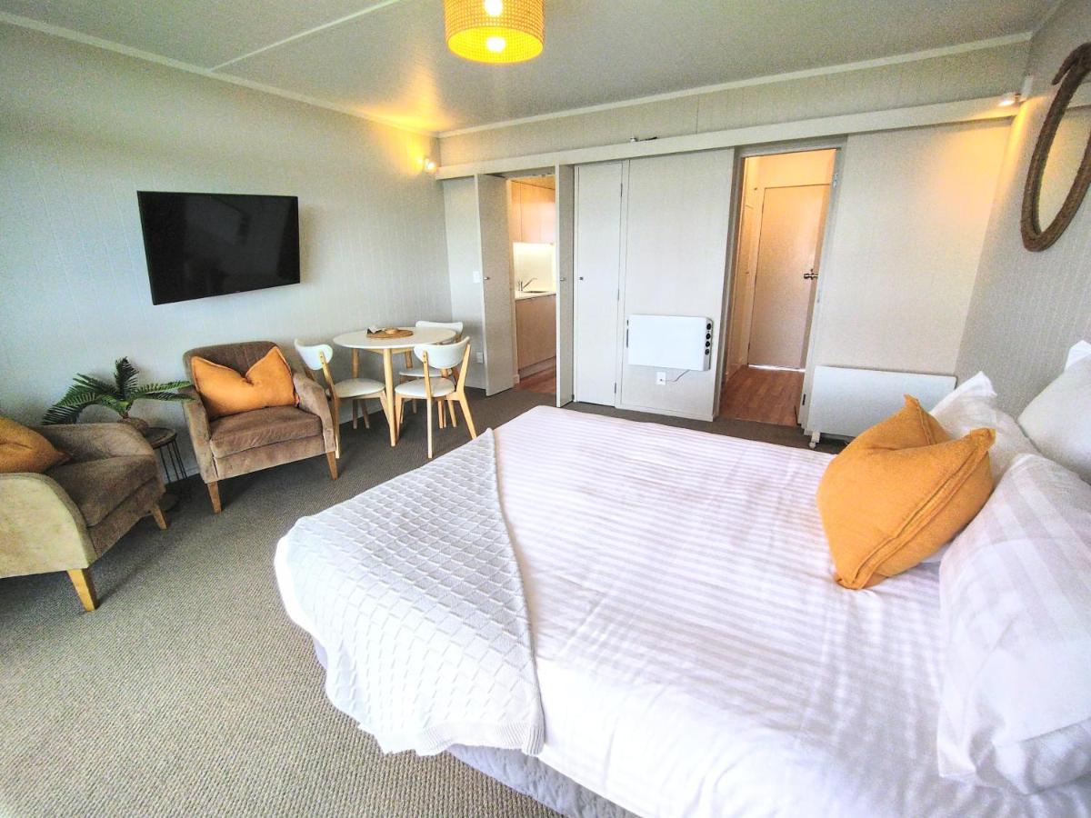 Whispering Sands Beachfront Motel 기즈번 외부 사진