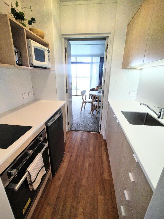 Whispering Sands Beachfront Motel 기즈번 외부 사진