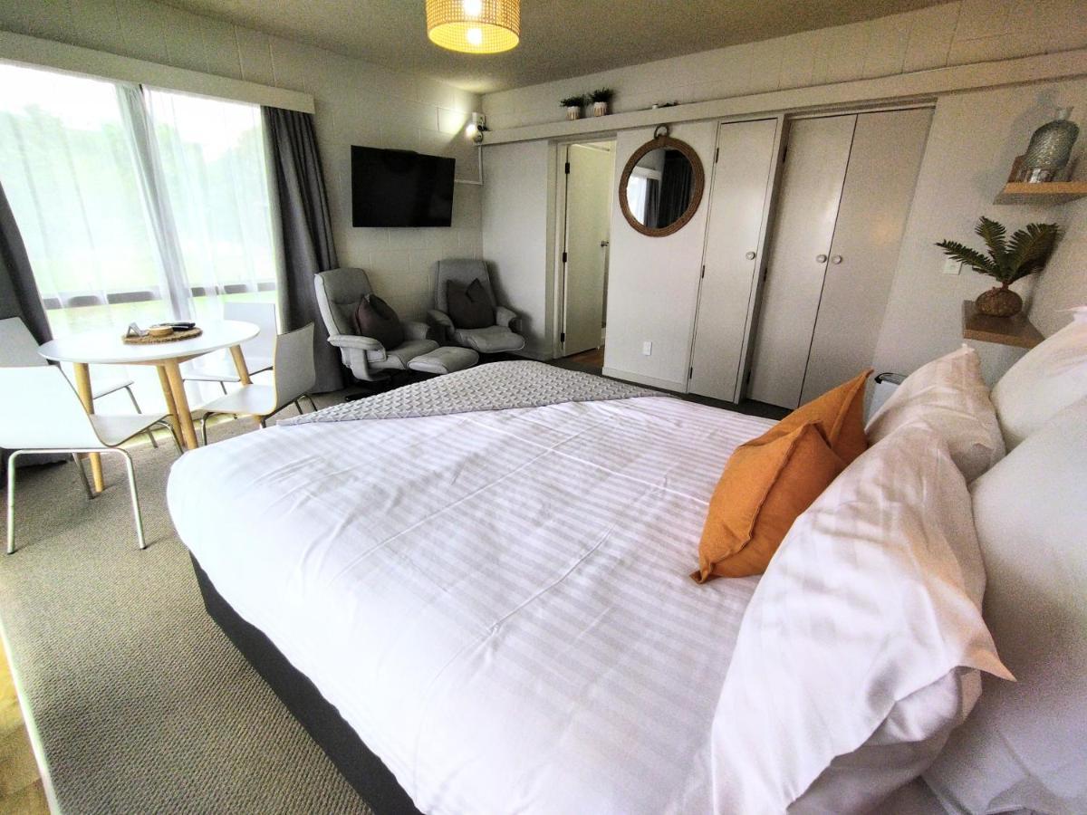 Whispering Sands Beachfront Motel 기즈번 외부 사진