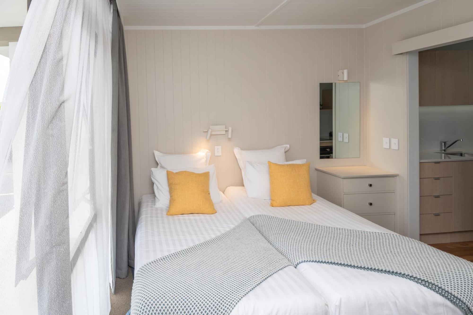 Whispering Sands Beachfront Motel 기즈번 외부 사진
