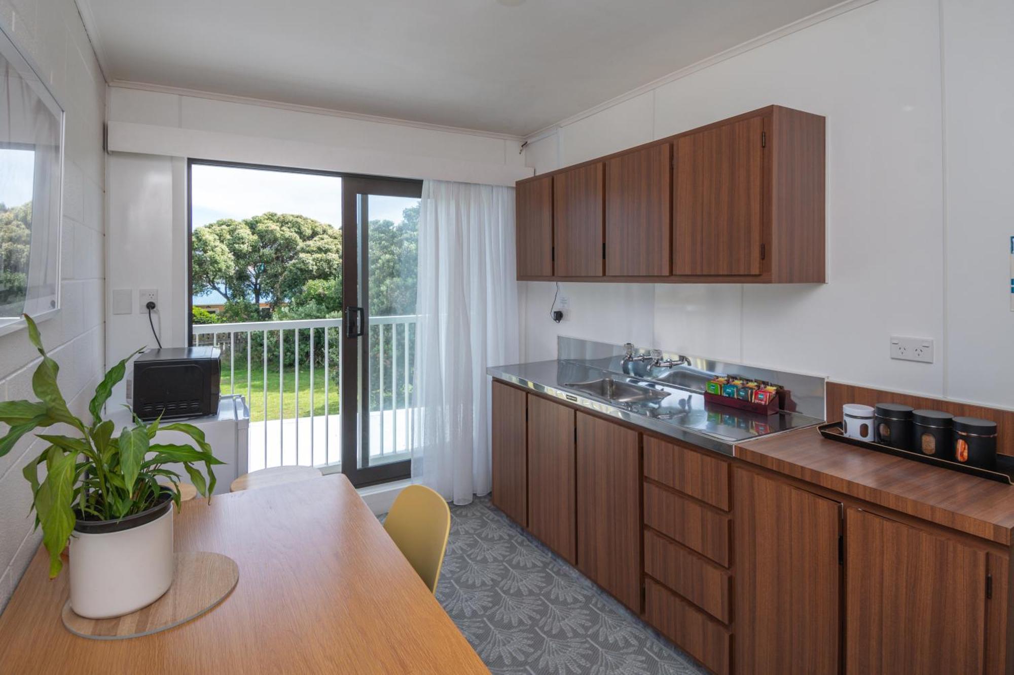 Whispering Sands Beachfront Motel 기즈번 외부 사진