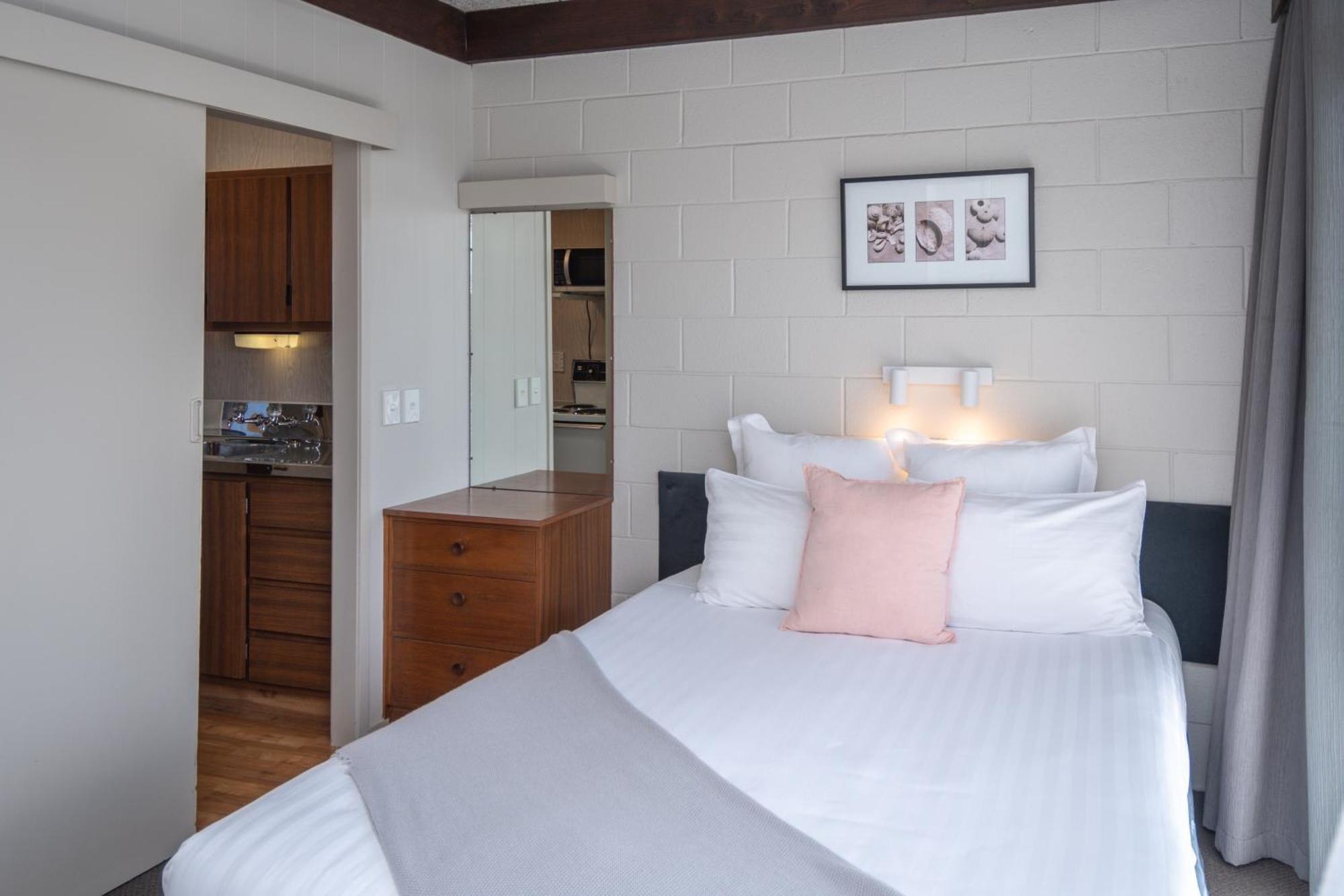 Whispering Sands Beachfront Motel 기즈번 외부 사진