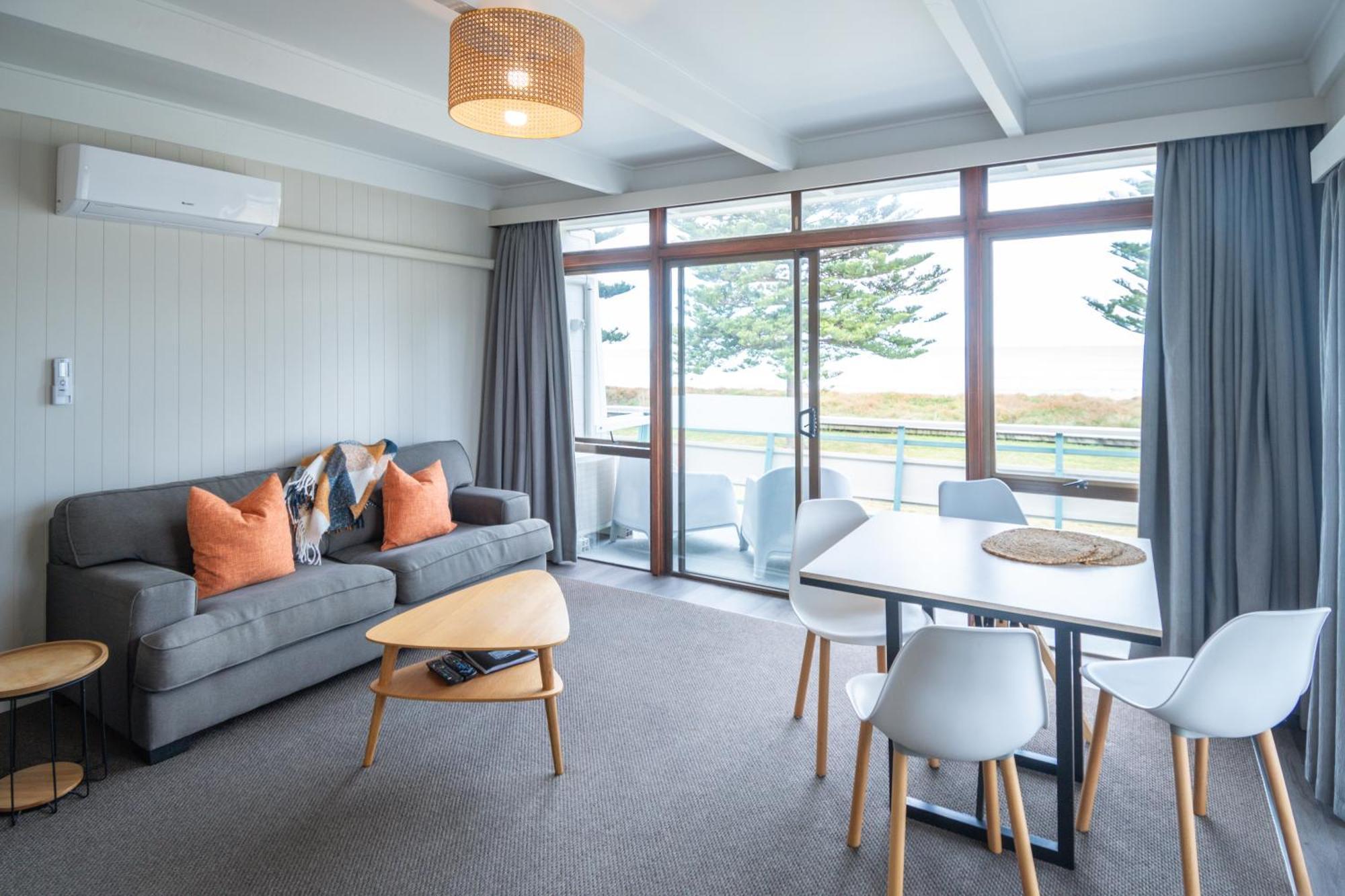 Whispering Sands Beachfront Motel 기즈번 외부 사진