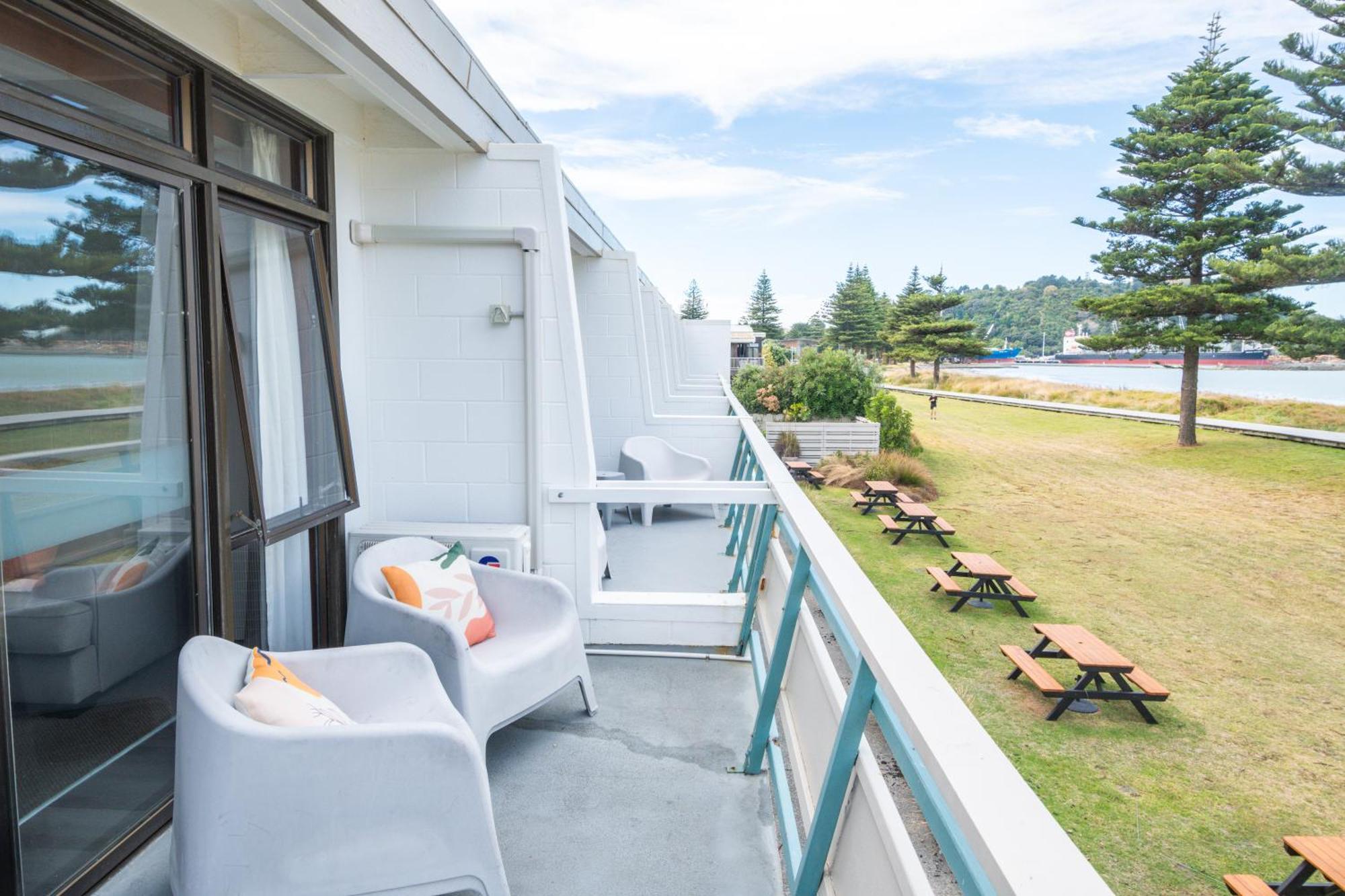 Whispering Sands Beachfront Motel 기즈번 외부 사진