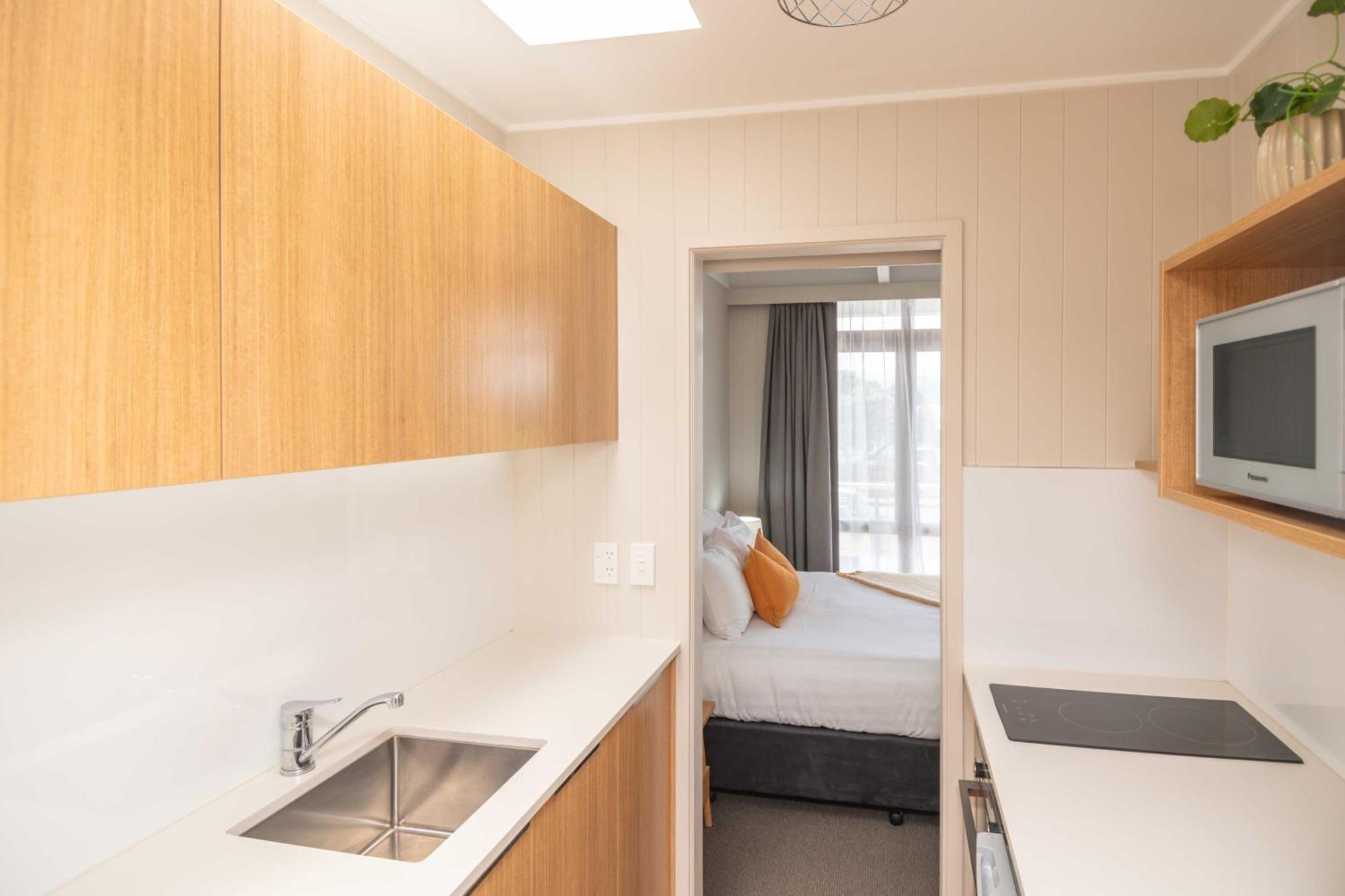 Whispering Sands Beachfront Motel 기즈번 외부 사진