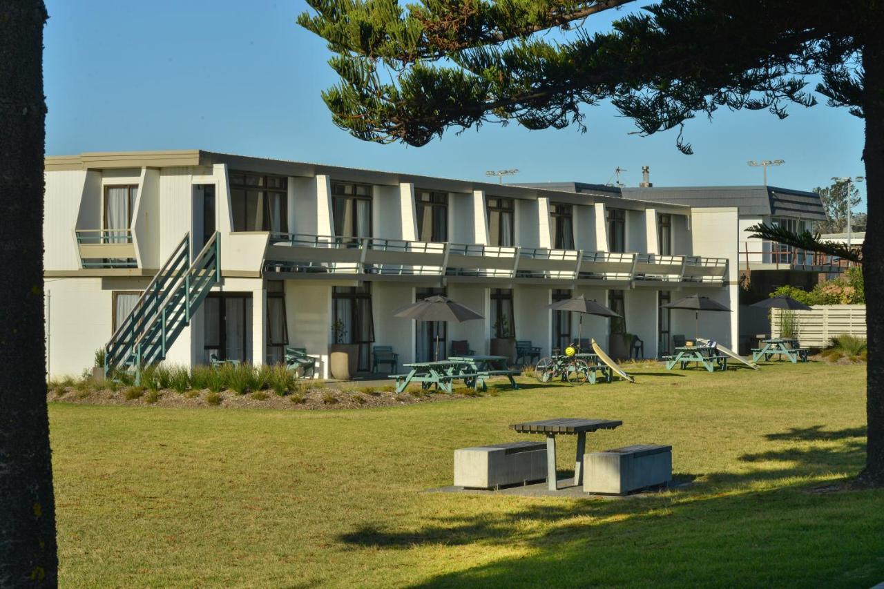 Whispering Sands Beachfront Motel 기즈번 외부 사진
